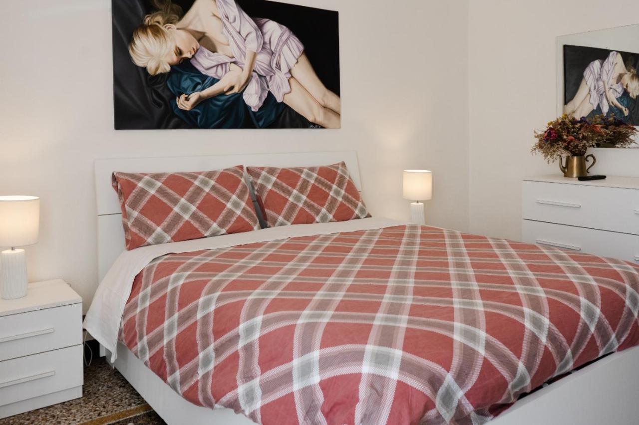 Costa E Mare Apartment Savona Bagian luar foto